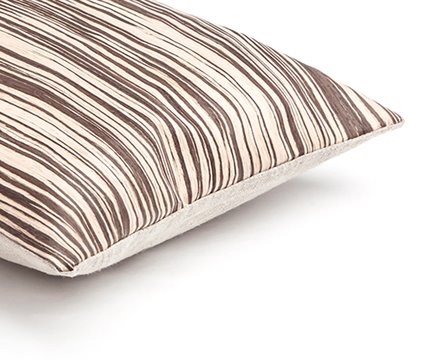 Mrs.Me home couture - sierkussen hout Zebrano Dark detail 2